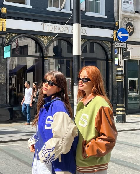 Brunette And Red Hair Friends, Brunette And Redhead Best Friends, Brunette And Ginger Duo, Redhead And Brunette Friends Aesthetic, Ginger And Brunette Friends Aesthetic, Ginger Hair Girl, Brunette Aesthetic, Photos Bff, You Are My Moon