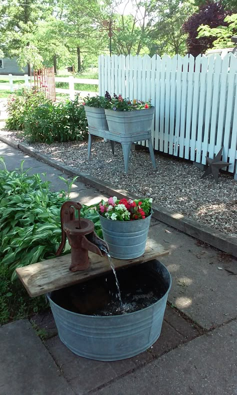 Primitive pump. Water feature Repurposed Water Trough, Galvanized Tub Planter Ideas, Metal Wash Tub Ideas, Galvanized Tub Fountain, Galvanized Wash Tub Planter Ideas, Diy Galvanized Tub Water Fountain, Galvanized Tub Water Feature, Old Wash Tub Ideas, Flowerbed Decor