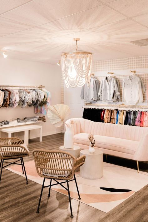 Retail Store Sitting Area, Boutique Seating Area Ideas, Boutique Sitting Area Ideas, Boutique Lounge Area, Retail Seating Area, Boutique Sitting Area, Macy Aesthetic, Small Boutique Decor, Botique Interiors