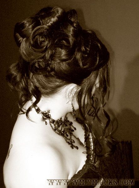 Daring Makeup, Steampunk Hairstyles, Victorian Hair, Beauty Crush, Victorian Hairstyles, Vintage Styling, Dye My Hair, Long Curly Hair, Vintage Hairstyles