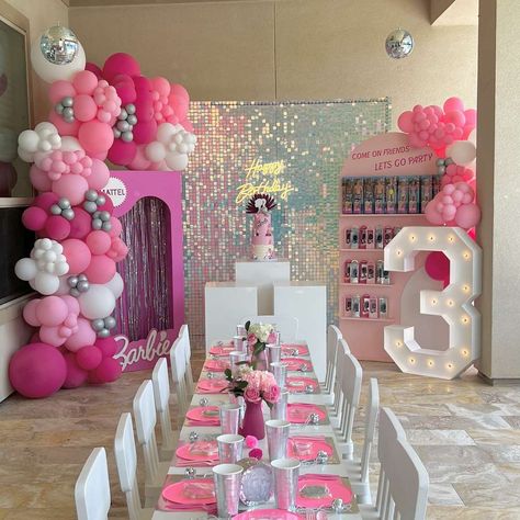 4 Year Birthday Party Ideas Barbie, In House Birthday Party Ideas, Barbie Themed 2nd Birthday Party, One Year Old Barbie Party, 3 Year Birthday Theme Barbie, Barbie Signs Birthday Parties, Barbie Themed First Birthday Party, Small Barbie Birthday Party, Barbie World Birthday Party