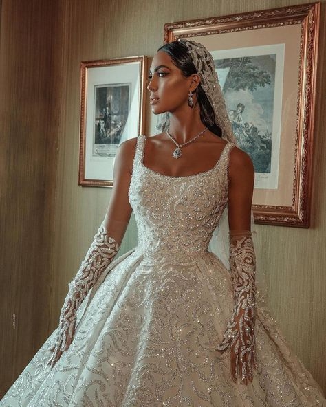 Big Wedding Dresses Ball Gown, Unique Ball Gowns, Sadek Majed, Arabic Wedding Dresses, Queen Wedding Dress, Weddings Dresses, Tennis Art, Glitter Wedding Dress, Bride Dress Simple