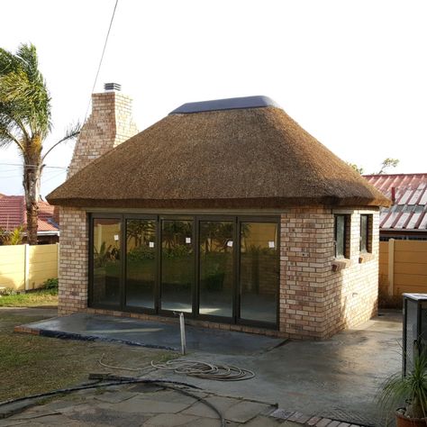 Lapa Ideas Entertainment Area, Nutec Houses, Thatch House, African Hut, Round House Plans, House Plans South Africa, Building And Construction, Bamboo House Design, African House