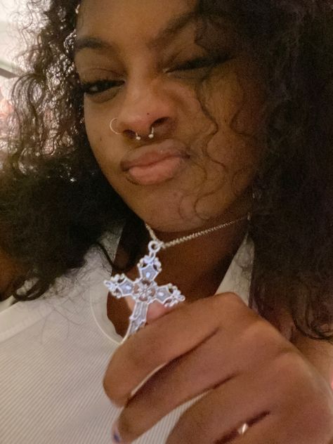 Septum Piercing On Black Women, Cool Piercings, Cute Piercings, Septum Piercing, Nose Stud, Nose Piercing, Black People, Black Rings, Camera Roll