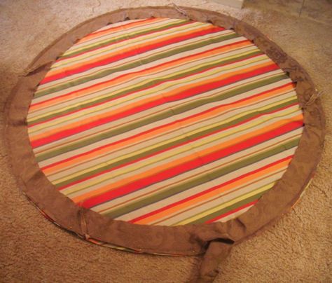 Spring Tablecloths, Diy Tablecloth, Round Cushions, Round Table Cloth, Table Measurements, Projects For Home, Circular Table, Cat Scratch, Round Tables