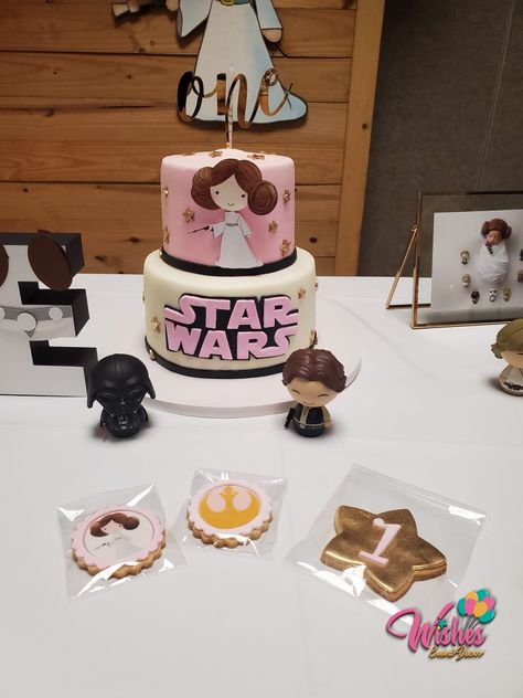 Princess Leia Party Ideas, Jedi Princess Birthday Party, Girly Star Wars Party, Star Wars 1st Birthday Girl, Starwars Baby Shower Ideas Girl, Princess Leia Baby Shower Ideas, Star Wars First Birthday Girl, Princess Leia Birthday Party, Princess Leia Cake