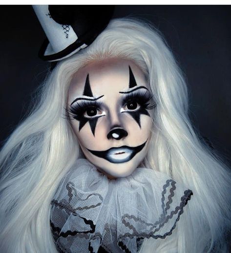 Womans Scary Clown Makeup, Black And White Clown Makeup Easy, Skeleton Clown Makeup, Clown Makeup Black And White, Black And White Clown Makeup, Gothic Clown Makeup, Killer Clown Makeup, Evil Clown Makeup, Jester Makeup