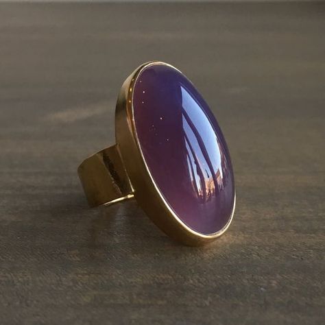 Gold Sapphire Engagement Ring, Chalcedony Jewelry, Motor Balap, Stone Ring Design, Purple Ring, Purple Chalcedony, Big Stone Ring, Malachite Rings, Purple Rings