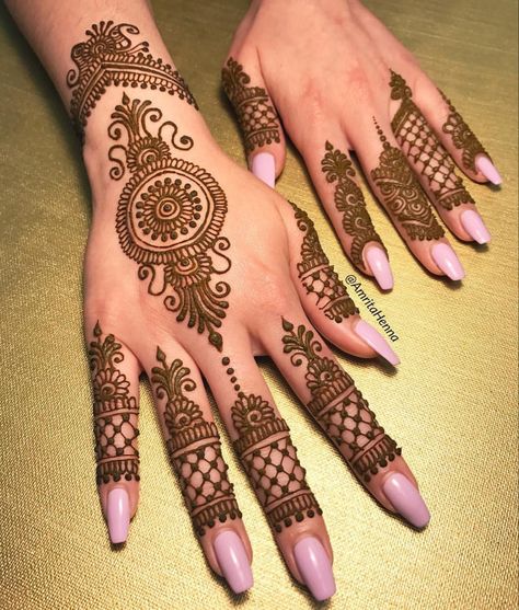 Mehndi Designs Finger, Henna Hand Designs, Henne Tattoo, Brown Henna, Henna Inspired Tattoos, Henna Tattoo Hand, Henna Tattoo Designs Hand, Simple Henna Tattoo, Latest Henna Designs