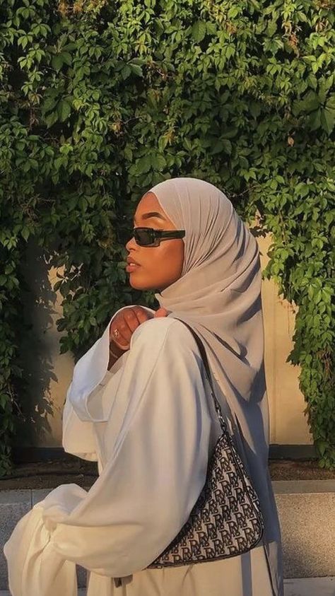 Black Hijabi Girl, Hijab Fashion Summer, Stile Hijab, Mode Turban, Muslim Fashion Hijab Outfits, Hijabi Fashion Casual, Muslim Women Fashion, Hijabi Aesthetic, Muslim Fashion Hijab