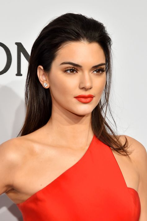 February 11, 2015  - ELLE.com Sleek Back Hair, Kendall Jenner Hair, Jenner Hair, Kendall Jenner Makeup, Kendall Jenner Photos, Jenner Makeup, Prom Hairstyles For Short Hair, Makijaż Smokey Eye, Slicked Back Hair