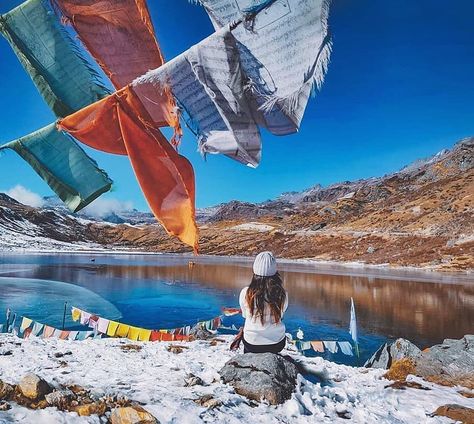 309 Likes, 8 Comments - Uttarakhand |Himachal |Ladakh (@thecrazymountaineers) on Instagram: “Sukoon ❤️ * * Explore the world with @thecrazymountaineers  Escape to mountains and make your own…” Sikkim Photography Pose, Sikkim Photography, Travel Pose, Buddha Life, Northeast India, Lake Trip, Travel Pictures Poses, Mountain Vacations, Darjeeling