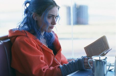 "Eternal Spotless of the Sunshine Mind" movie still, 2004.  Kate Winslet as Clementine Kruczynski. Clementine Eternal Sunshine, Richard Ayoade, Hair Dye Removal, Xavier Dolan, Eternal Sunshine Of The Spotless Mind, Manic Pixie Dream Girl, Albus Dumbledore, Eternal Sunshine, Woman Reading