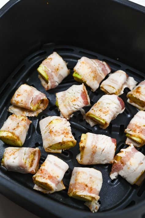 Bacon-Wrapped Zucchini Bites Cooked in an Air Fryer Bacon Wrapped Zucchini, Bacon Wrapped Pineapple, Bacon Chili, Cast Iron Chicken, Zucchini Bites, Easy Starters, How To Make Bacon, Zucchini Fries, Chocolate Zucchini