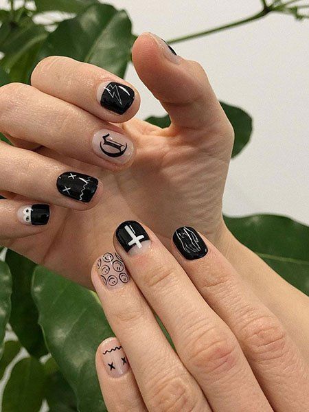 Gucci Nails, Anting Manik, The Trend Spotter, Mens Nails, Pointy Nails, Hippie Nails, Minimal Nails, Black Nail Designs, Nail Tattoo