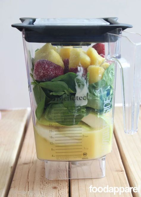 Simple and Healthy Spinach Fruit Smoothie Recipe | Food Apparel Fruit Smoothie Recipe, Spinach Smoothie Recipes, Smoothies With Almond Milk, Spinach Smoothie, Spinach Recipes, Healthy Smoothie, Fruit Smoothie Recipes, Breakfast Smoothies, Frozen Fruit