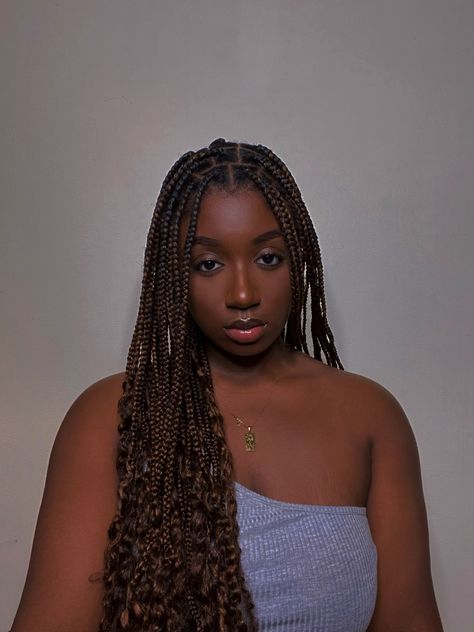 Brown Braids On Dark Skin Women, Brown Braids For Black Women Dark Skin, Knotless Braids Dark Skin, Dark Brown Braids For Black Women, Braids On Dark Skin Women, Dark Brown Knotless Braids, Brown Braids On Dark Skin, Dark Brown Box Braids, Dark Brown Braids