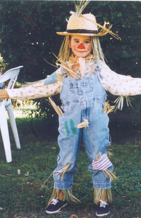 Homemade Couples Costumes, Saw Halloween, Diy Scarecrow Costume, Fall Costume, Halloween Costumes Scarecrow, Scary Scarecrow, Sibling Costume, Diy Scarecrow, Scarecrow Halloween