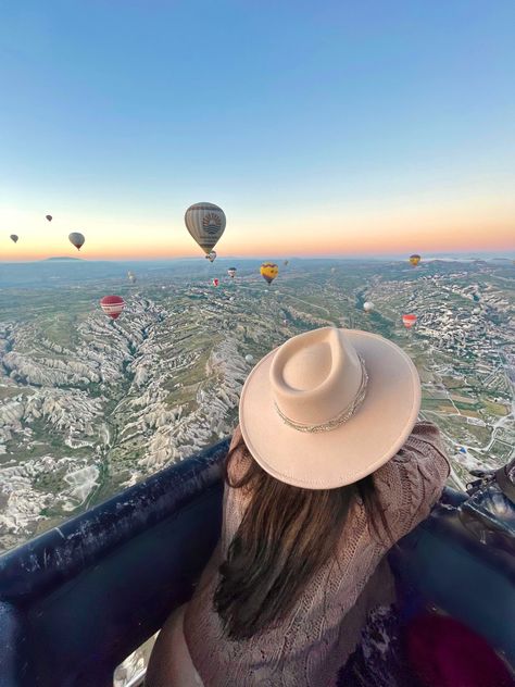 Hot Air Balloon Aesthetic, Cappadocia Turkey Hot Air Balloon, Hot Air Balloon Outfit, Turkey Hot Air Balloon, Cappadocia Balloon, Singapore Vacation, Turkey Trip, Hot Air Balloon Ride, Turkey Photos