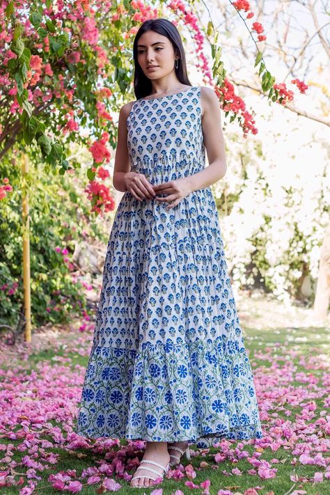 Shop for Missprint Blue Cotton Hand Block Print Tunic for Women Online at Aza Fashions Chiffon Styles, Formal Suits For Women, Block Print Dress, Stylish Kurtis Design, Floral Frocks, Whimsical Dress, Fancy Kurti, Denim Maxi Dress, Fancy Blouse Designs