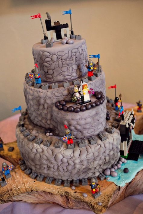 A tiered cake in the shape of a castle with Lego knights and little Lego princess bride Pumpkins Desserts, Lego Wedding Cake, Lego Wedding Cakes, Castle Wedding Cake, Regular Cake, Cake Pumpkin, Pumpkin Roll Cake, Pumpkin Rolls Recipe, Lego Wedding