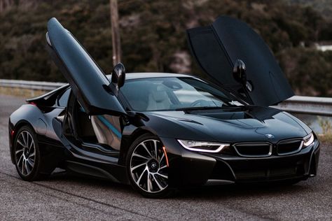 Car Chic Inspiration Vehicles Photography, Bmw I8 Black, Rolls Royce Car, Most Luxurious Car, Luxury Cars Bmw, Bmw Sports Car, Fastest Car, Luxury Car Photos, Cars Photography