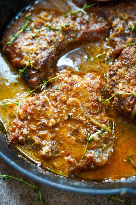 Smothered Pork Chops Pork Chops In The Oven, Southern Fried Pork Chops, Oven Pork Chops, Smothered Pork Chops Recipe, Pork Chops And Rice, Pork Entrees, Pork Chops And Gravy, Tender Pork Chops, Smothered Pork