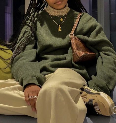 Autumn Outfits Aesthetic Black Women, Gender Fluid Fashion Tomboys, Baggy Clothes Black Women, Modest Outfits Streetwear, Earthy Baggy Outfits, Fashion Student Aesthetic Outfit, Baggy Earthy Outfits, Earthy Girl Winter Outfits, Masc Outfits Aesthetic Women