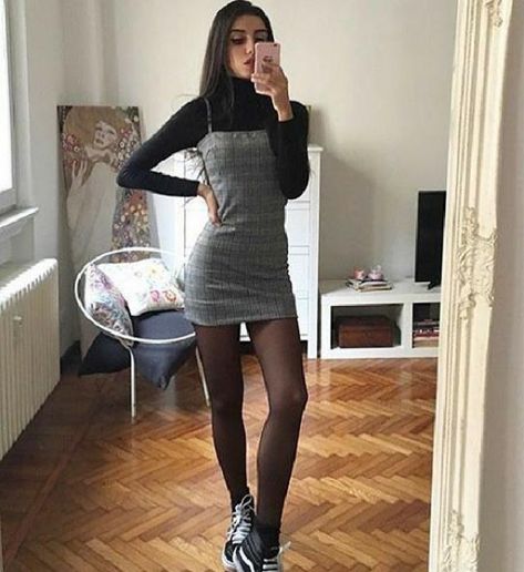 Check this out, I just found something fun! Houseparty Outfits, York Outfits, Teenage Girls Dresses, Fabulous Outfits, Trendy Outfits Winter, Teenage Girl Outfit, Teenage Fashion, School Style, Aesthetic Style