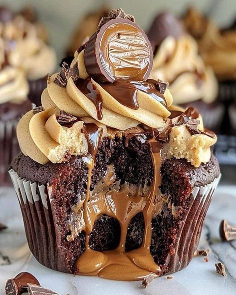 Lava Cupcakes, Optimal Recipes, Recipes Peanut Butter, Recipes Step By Step, Tiny Cakes, Torte Cupcake, Peanut Butter Filling, Peanut Butter Cup, Lava Cakes