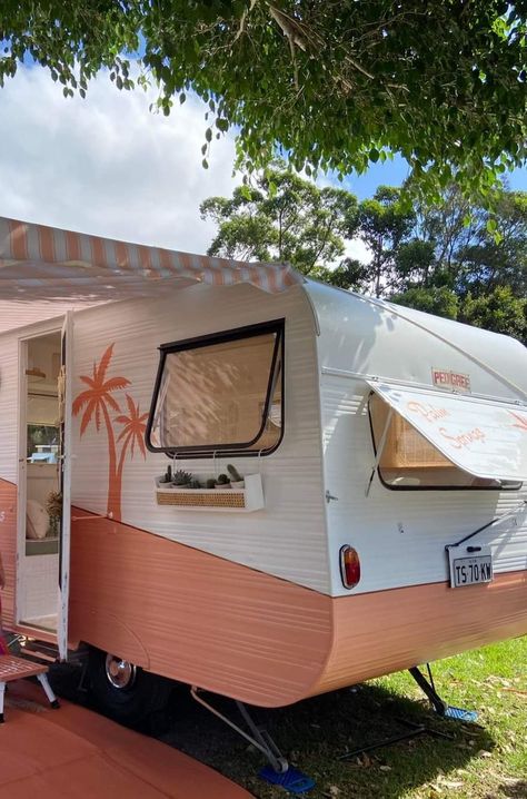 Vintage caravan renovation inspo palm peach Caravan Exterior Makeover, Vintage Caravan Renovation, Painted Caravan, Tiny Caravan, Caravan Exterior, Caravan Paint, Jayco Campers, Mini Campers, Vintage Caravan Interiors