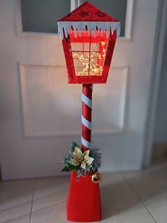 Diy Christmas Pole, Christmas Decor On Wall, Diy Foam Christmas Decorations, Christmas Decor Ideas School, New Years Diy, Diy Grinch Decorations, Christmas Design Ideas, Ideas Para Navidad, Front Yard Landscaping Australian