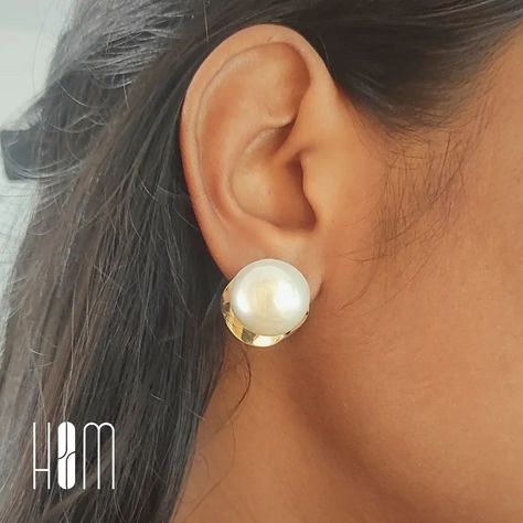 Big Chic Pearl Studs ✨ DM/comment to place your order. #earrings #earings #explore #explorepage #jewelry #rings #bracelet #freeshipping #fashion #stylish #supportsmallbusiness #followforfollowback #rakhigifts #rakhispecial #festival Order Earrings, Place Your Order, Support Small Business, Pearl Studs, Jewelry Rings, Festival, Bracelet, Jewellery Rings