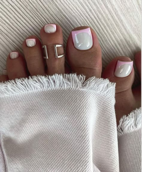 Fall Toe Nail Designs, Toe Nail Designs For Fall, French Tip Pedicure, French Toe Nails, French Pedicure Designs, Fall Toe Nails, Pink Pedicure, Cute Pedicures, Gel Polish Nail Designs