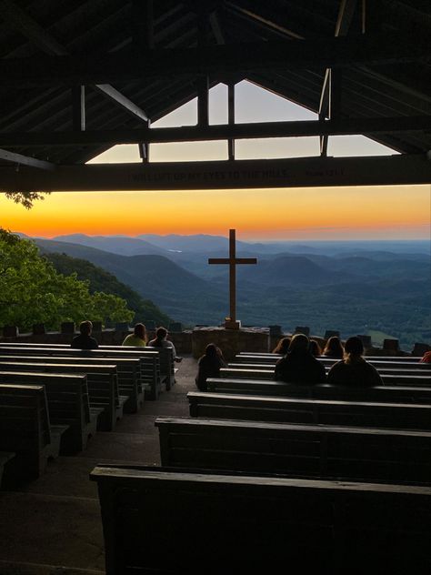 Evangelical Aesthetic, Pretty Place Chapel, Church Aesthetic, Go To Church, Forest Theme Wedding, Gods Princess, Jesus Is Coming, Beautiful Locations Nature, Christian Church