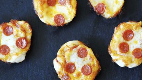 Deep Dish Pizza Bites Recipe - Tablespoon.com Pizza Bites Appetizer, Deep Dish Pizza Bites, Bagel Bites Recipe, Bagel Bites, Homemade Bagels, Mini Pizzas, Pizza Bites, Appetizer Bites, Deep Dish Pizza