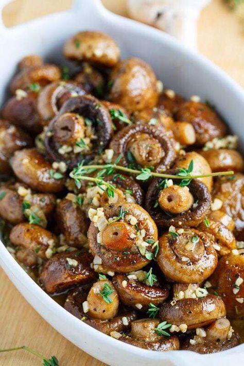 Thyme Sauce, Mushrooms Roasted, Sushi Rolling, Jul Mad, Best Thanksgiving Side Dishes, Thanksgiving Food Sides, Plats Healthy, Thanksgiving Recipes Side Dishes, Salad Pasta