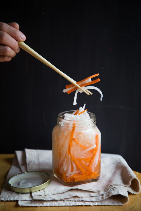 Strips of daikon (Asian white radish) and carrot are pickled in sweet and sour brine. Do Chua is a staple condiment in Vietnamese cuisine. Pickle Carrots Vietnamese, Do Chua Recipe, Vietnamese Carrot And Daikon, Pickled Diakon Radish And Carrot, Vietnamese Pickled Carrots And Daikon, Pickled Carrots Vietnamese, Do Chua, Vietnamese Pickles, White Radish Recipes