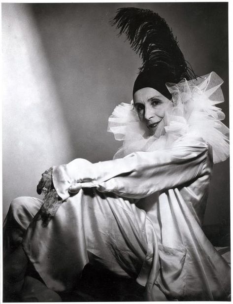 Karen Blixen, 1920s Women, Men Of Letters, Dramatic Photos, Hippie Hair, People Of Interest, Quotes By Authors, Out Of Africa, Famous Quotes