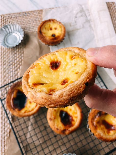 Portuguese Custard Tarts (Pasteis de Nata) recipe by The Woks of Life Portuguese Egg Tart Recipe, Nata Recipe, Custard Egg, Natas Recipe, Portuguese Custard Tarts, Egg Tart Recipe, Portuguese Tarts, Portuguese Egg Tart, Rough Puff Pastry