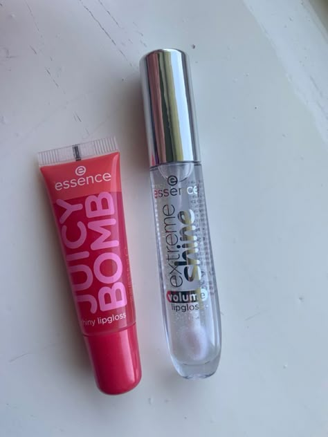 Essence Lipgloss, Makeup Utensils, Essence Makeup, Doll Eye Makeup, Natural Glowy Makeup, Lip Cosmetics, Essence Cosmetics, Makeup Needs, Pretty Skin Care