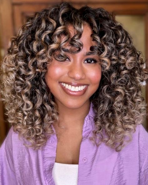 Curly Money Piece, Hair Blonde Ombre, Blonde Dimensional Hair, Ombre Brown Hair, Curly Hair Blonde, Blonde Highlights Curly Hair, Igora Vibrance, Dimensional Hair, Trendy Fall Hair Color