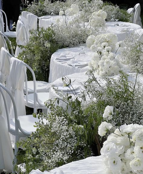 White Wedding Floral Arrangements, Babys Breath Aesthetic, White Garden Wedding, Sophisticated Wedding Reception, Linen Aesthetic, Wedding Drapery, Chic Wedding Decor, White Floral Arrangements, White Linens