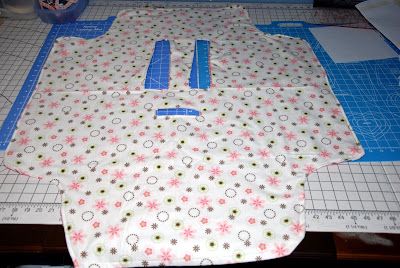 trying it out: car seat blanket tutorial Car Seat Quilt Pattern, Pattern For Car Seat Cover, Carseat Cover Pattern Free, Carseat Cover Pattern, Car Seat Cover Diy Pattern, Car Seat Blanket Diy, Car Seat Blanket Pattern, Baby Car Seat Cover Pattern, Car Seat Cover Pattern Free