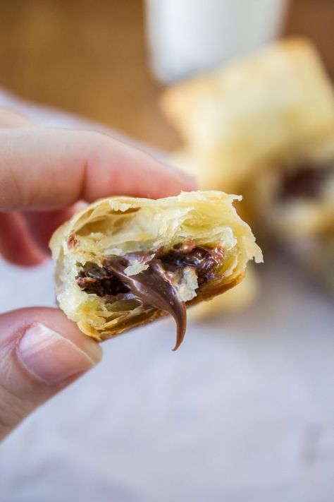 2 Ingredient Nutella Puffs from The Food Charlatan Nutella Puff Pastry, Rough Puff Pastry, The Food Charlatan, Dessert Parfait, Moms Cooking, Food Charlatan, Puff Recipe, Chocolate Croissant, Nutella Recipes