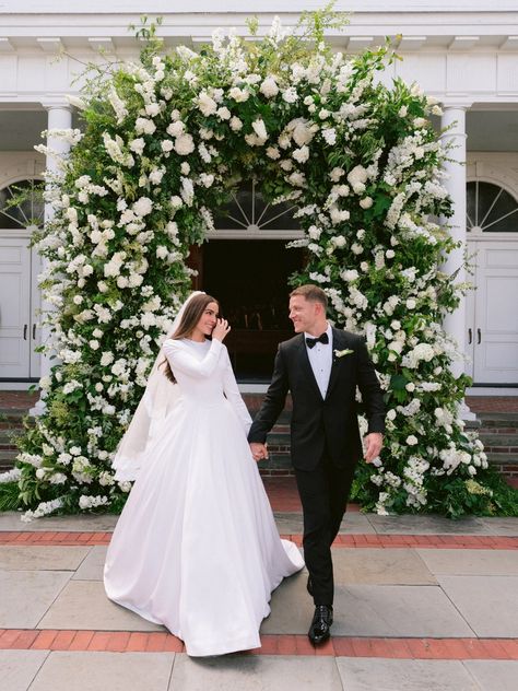 Christian Mccaffrey And Olivia, Olivia Culpo Wedding Dress, Olivia Culpo Wedding, Nfl Wags, Bluff Wedding, Wedding Vogue, Floral Archway, Weddings Dresses, Destination Wedding Decor