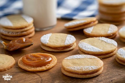 Caramel Sandwich Cookies, Butterscotch Cookies Recipes, Whipped Shortbread Cookies, Classic Peanut Butter Cookies, Chocolate Oatmeal Cookies, Southern Desserts, Sweet Bar, Coconut Caramel, Peanut Butter Honey