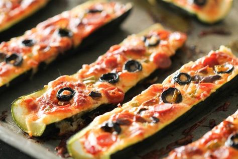 Zucchini Boats Recipe, Zucchini Boat Recipes, Baked Pizza, Stuffed Zucchini Boats, Zucchini Pizza, Baked Squash, Six Sisters Stuff, Cheesy Zucchini, Stuffed Zucchini