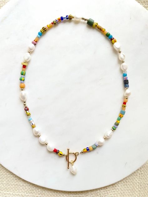 Colorful Freshwater Pearl Front Clasp Necklace / Multicolor Bead Necklace / Pearl Seed Bead Toggle Necklace / Summer Jewelry / One of a Kind - Etsy Front Toggle Necklace, Necklace Closure, Summer Jewellery, Glass Beads Jewelry, Toggle Necklace, African Trade Beads, Necklace Patterns, Clasp Necklace, Art Deco Necklace