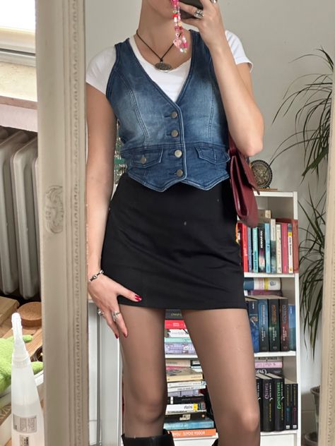 2000s rom com vibes 2000s Romcom Fashion, Romcom Outfit Ideas, Blue Denim Vest Outfit, Rom Com Outfit Ideas, 2000s Rom Com Aesthetic Outfits, 2000s Romcom Outfits, 90s Romcom Outfits, Rom Com Outfits, Summer Button Up Shirt Outfits